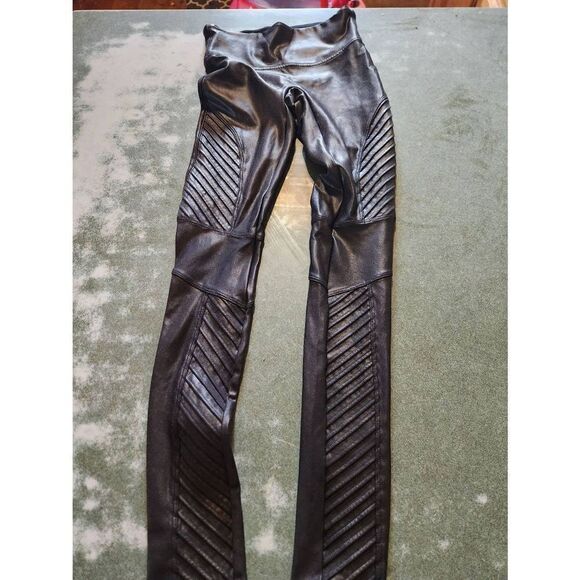 Spanx Faux Leather Moto black Leggings  Sz XS - Picture 2 of 4